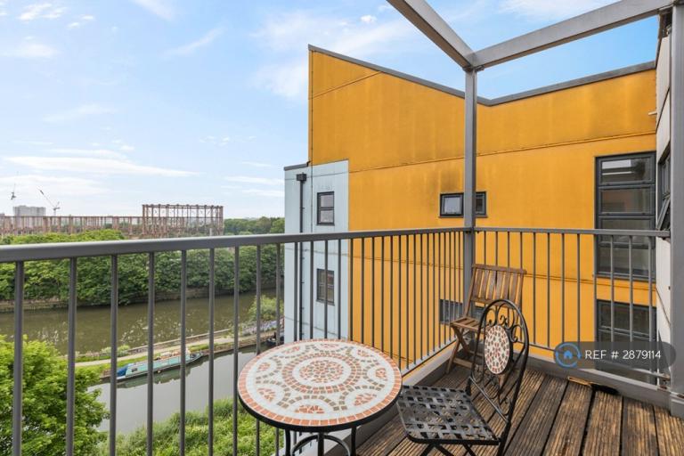 Flat Maltings Close in Greater London