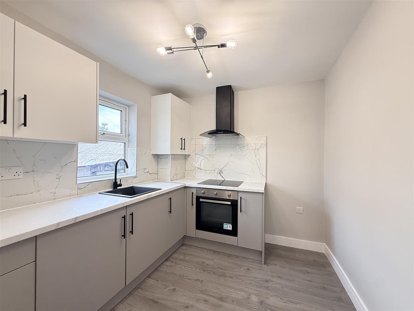 Flat Glenparke Road in Greater London