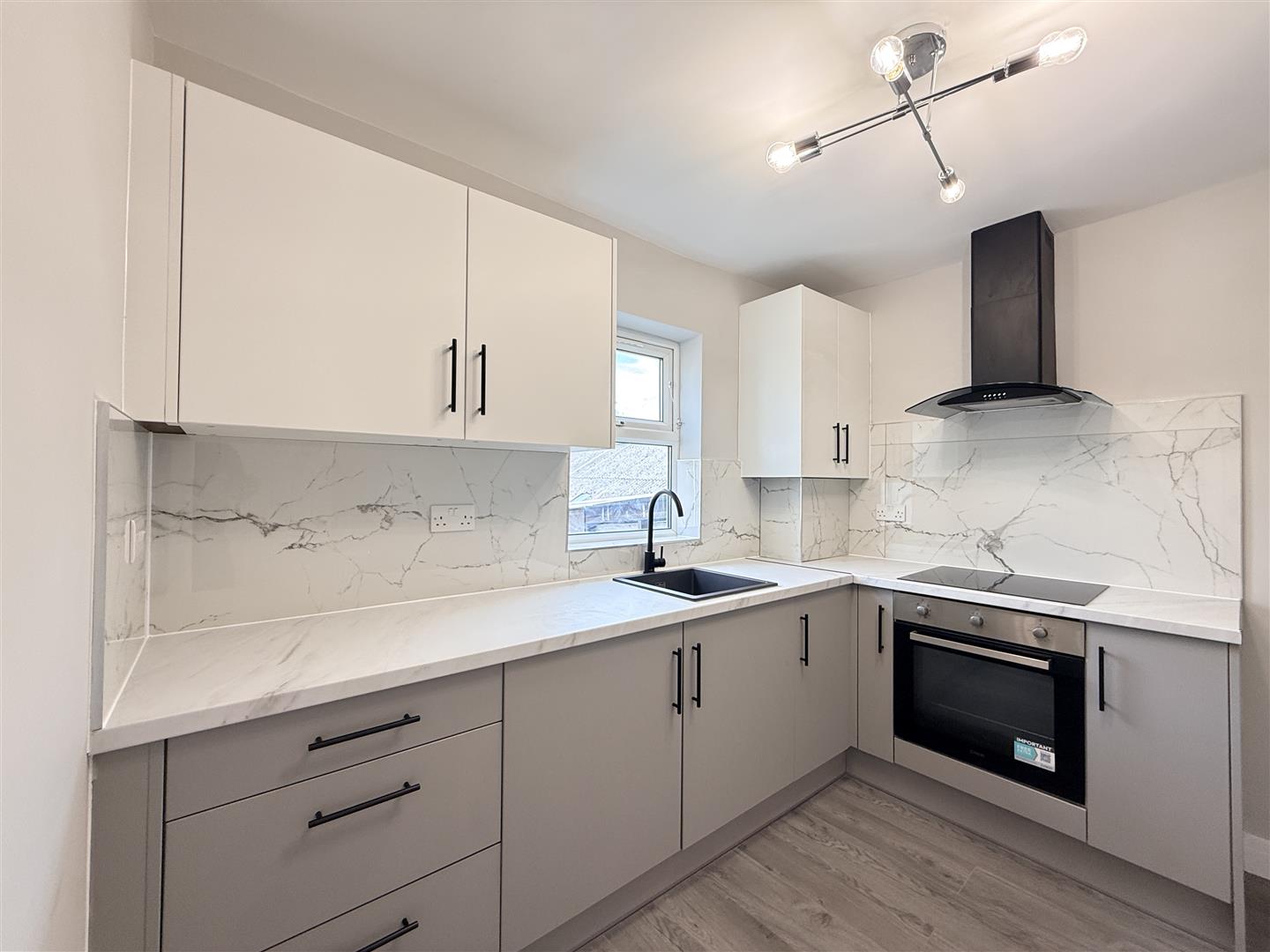 Flat Glenparke Road in Greater London