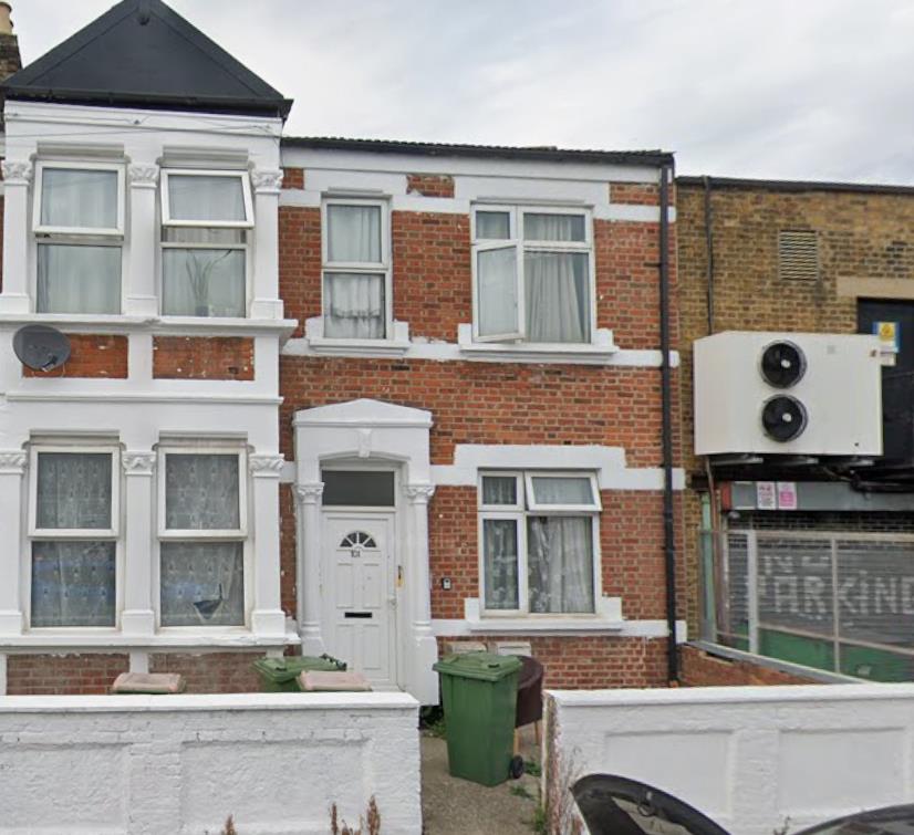 Flat Glenparke Road in Greater London