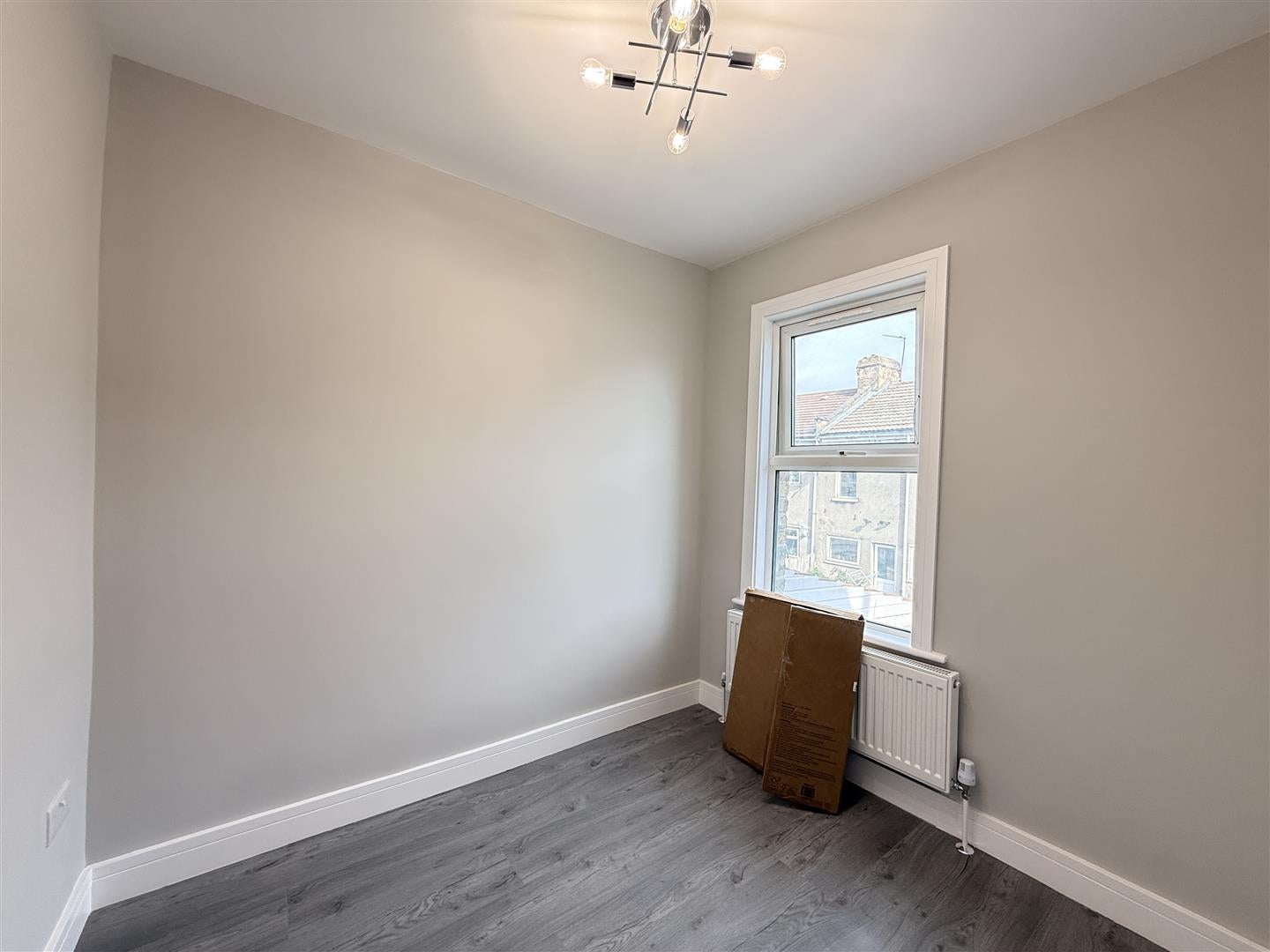 Flat Glenparke Road in Greater London
