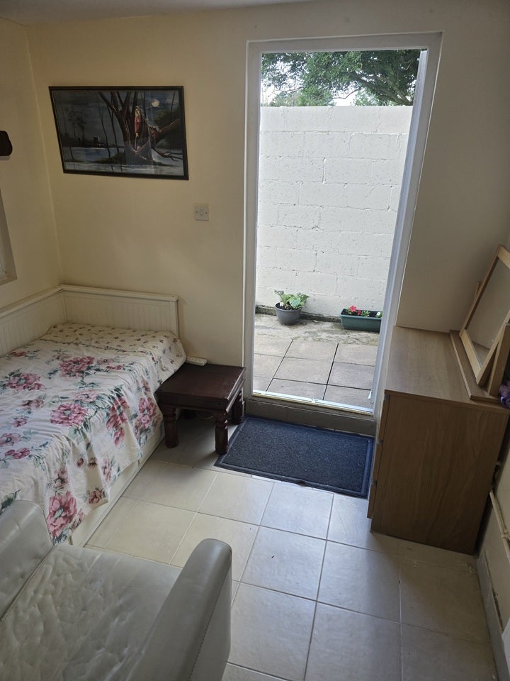 Room Heath Road in Greater London