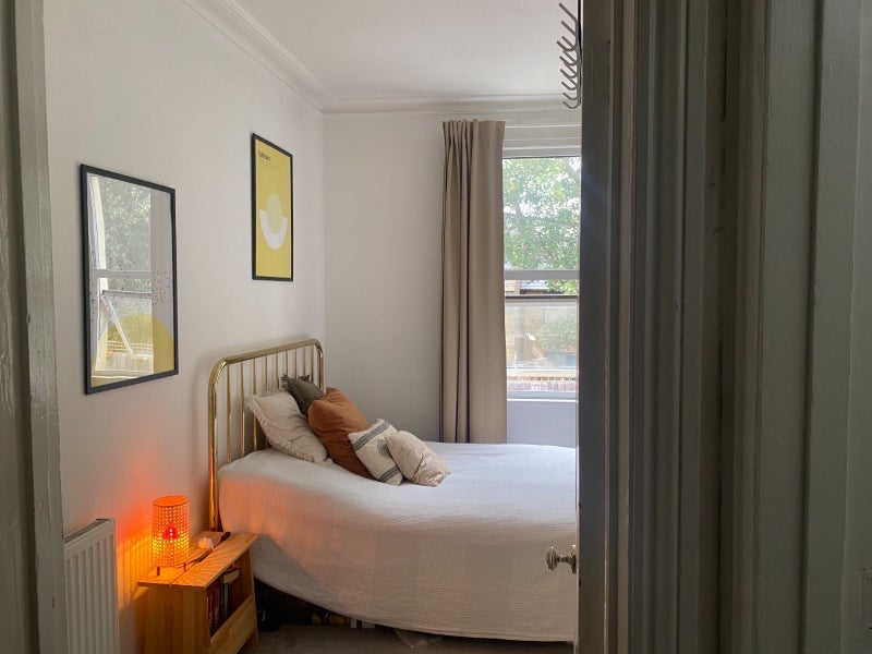 Room Arnold Road in Greater London
