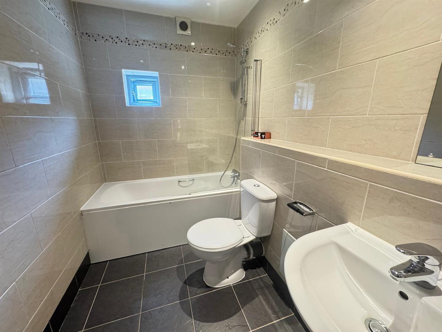 Flat Crawshaw Road in Leeds