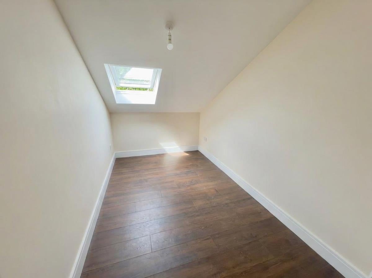 Flat Crawshaw Road in Leeds