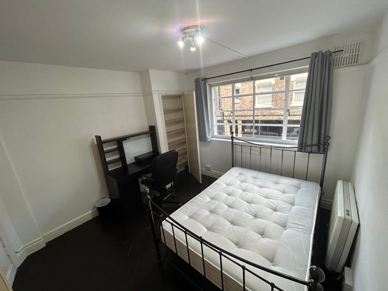 Room Gower Mews in Greater London