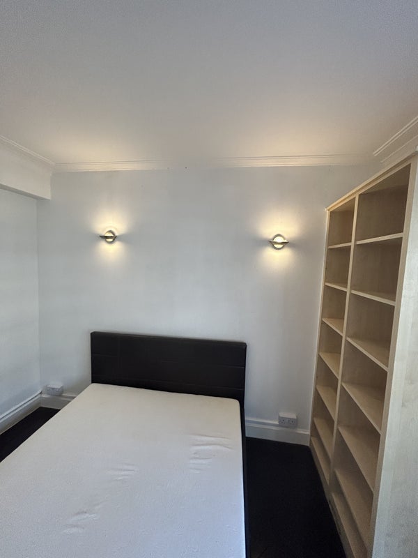 Room Gower Mews in Greater London