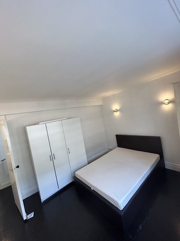 Room Gower Mews in Greater London