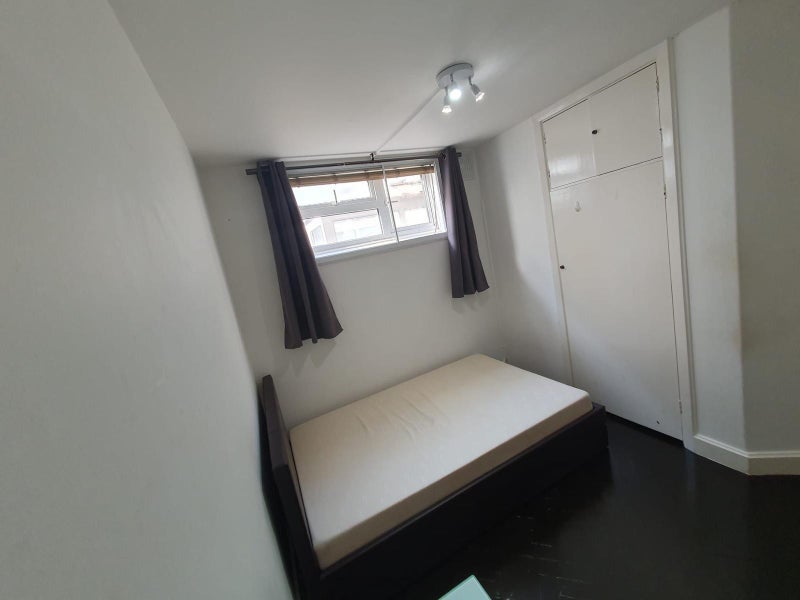 Flat Gower Mews in Greater London