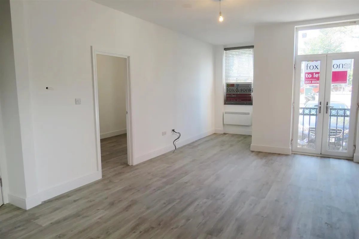 Flat College Place in Southampton