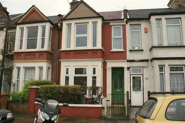 Flat Gordon Road in Greater London