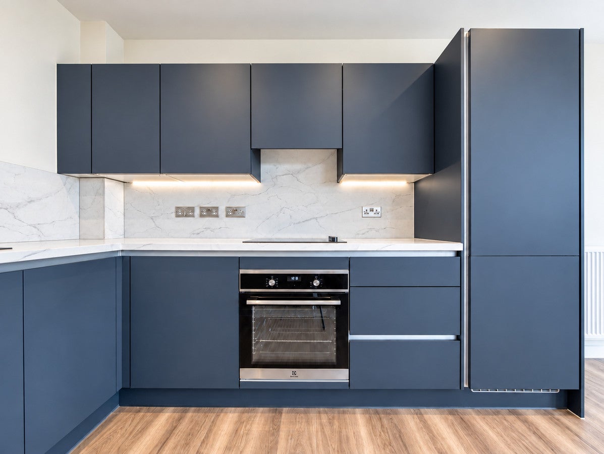 Flat Vanguard Way in Greater London