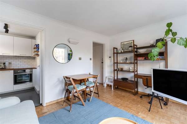 Flat St Agnes Close in Greater London