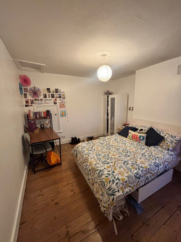 Room Gilbey Road in Greater London