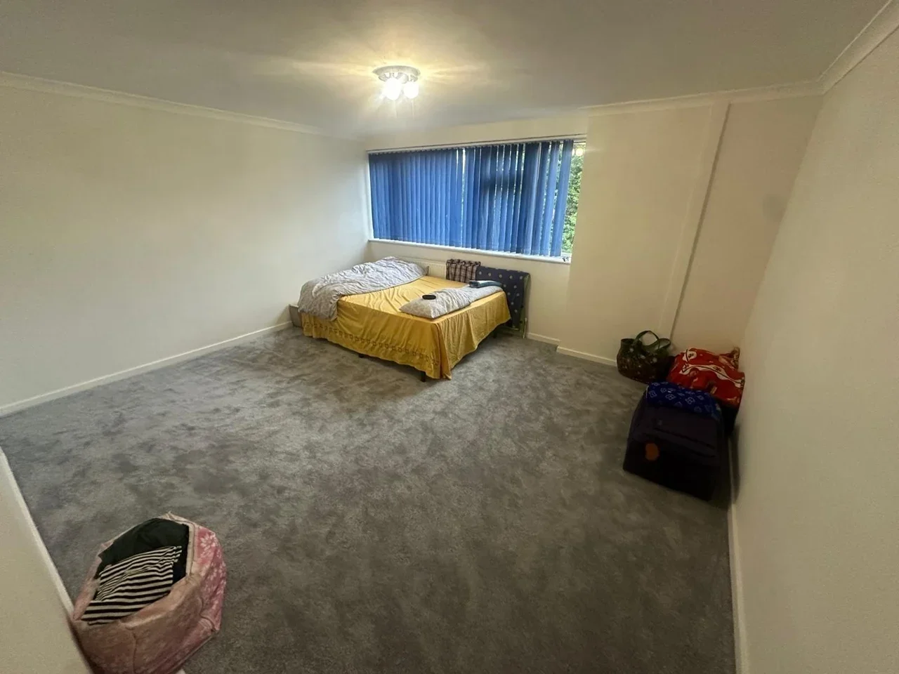 Room Hill End Road in Greater London