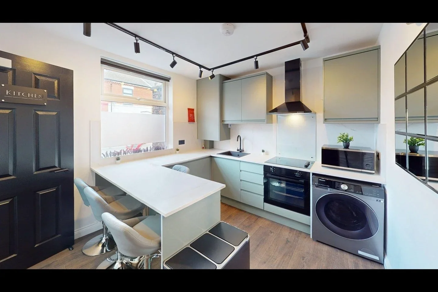 Room Longford Street in Warrington