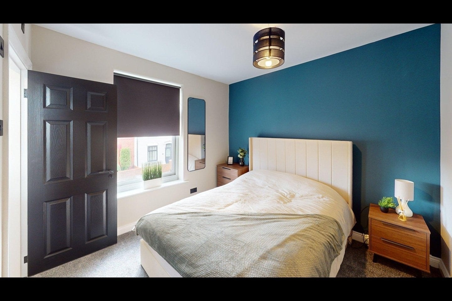 Room Longford Street in Warrington