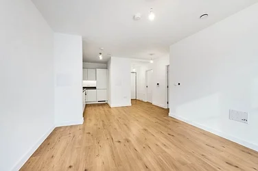 Flat Tallow Close in Greater London