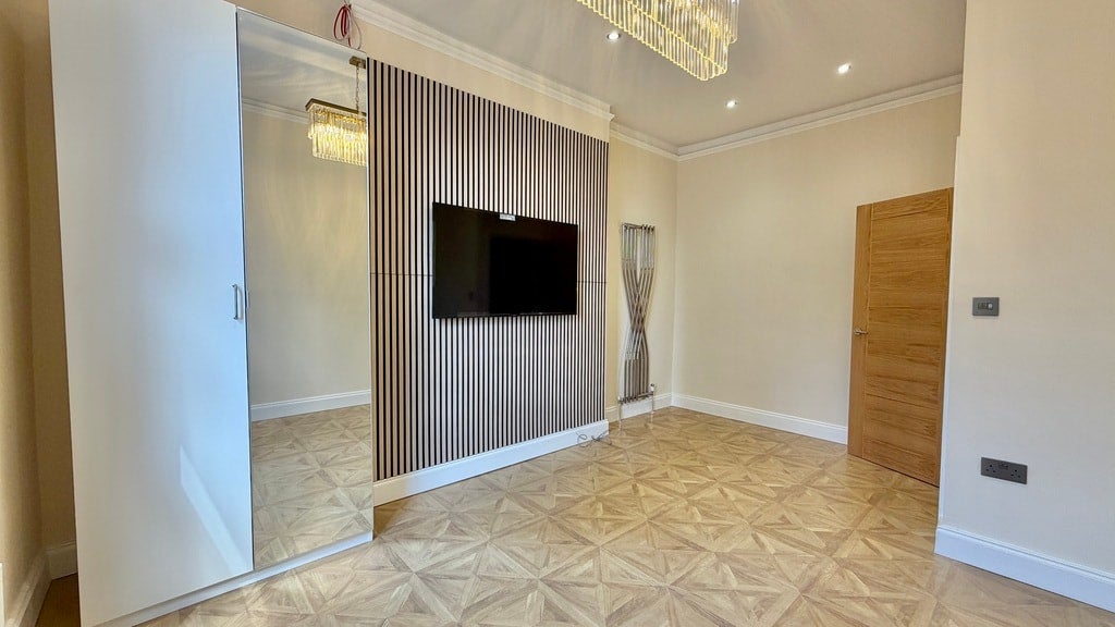 Flat Warwick Road in Greater London