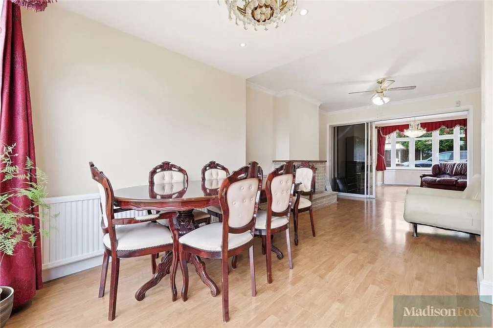 House Grenville Gardens in Greater London