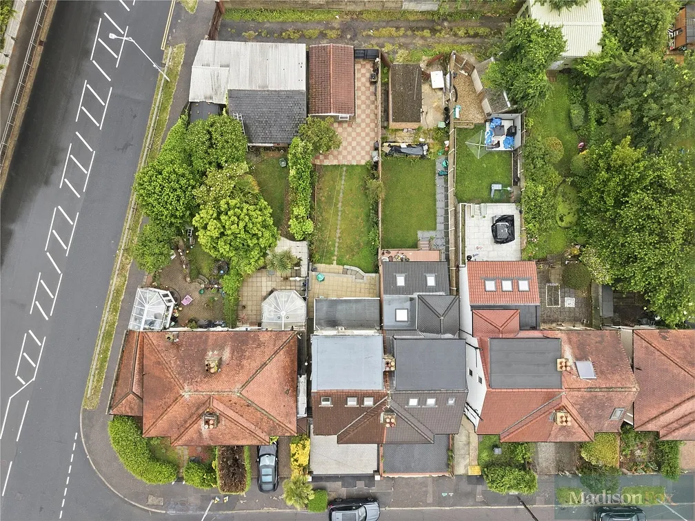 House Grenville Gardens in Greater London