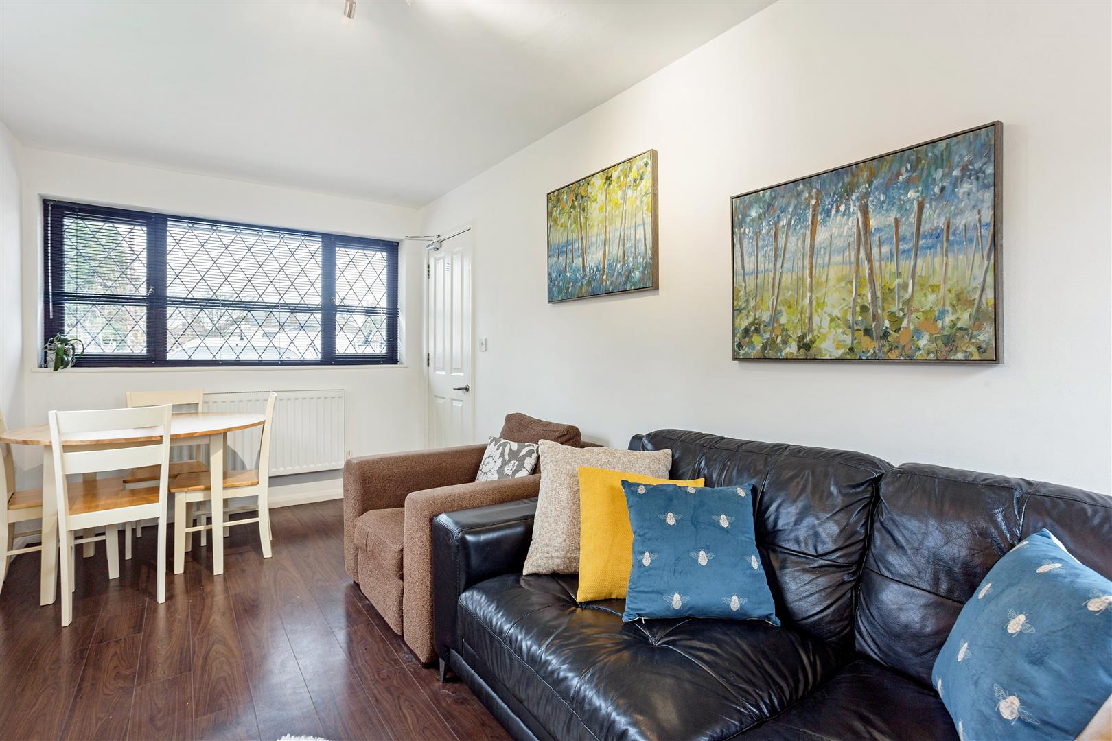 Room Ferrers Avenue in Greater London