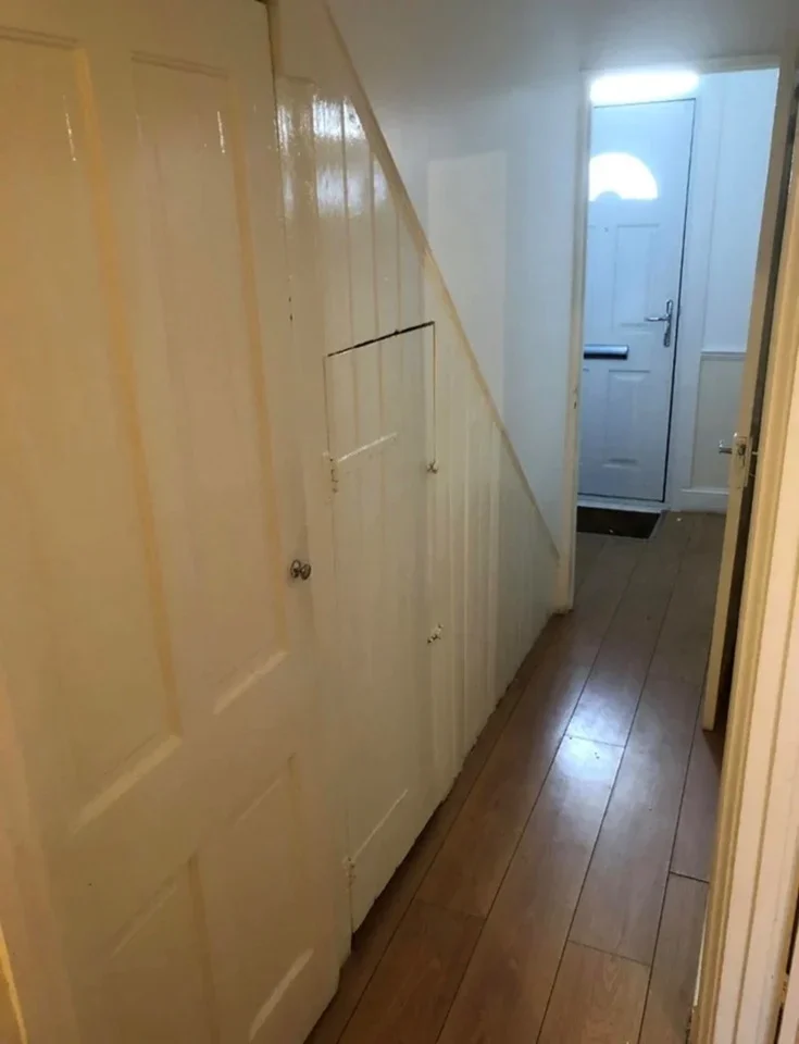 Flat Cassiobury Road in Greater London