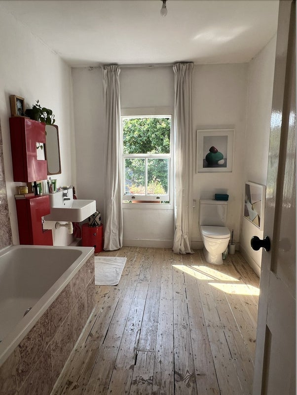 Room Marmadon Road in Greater London