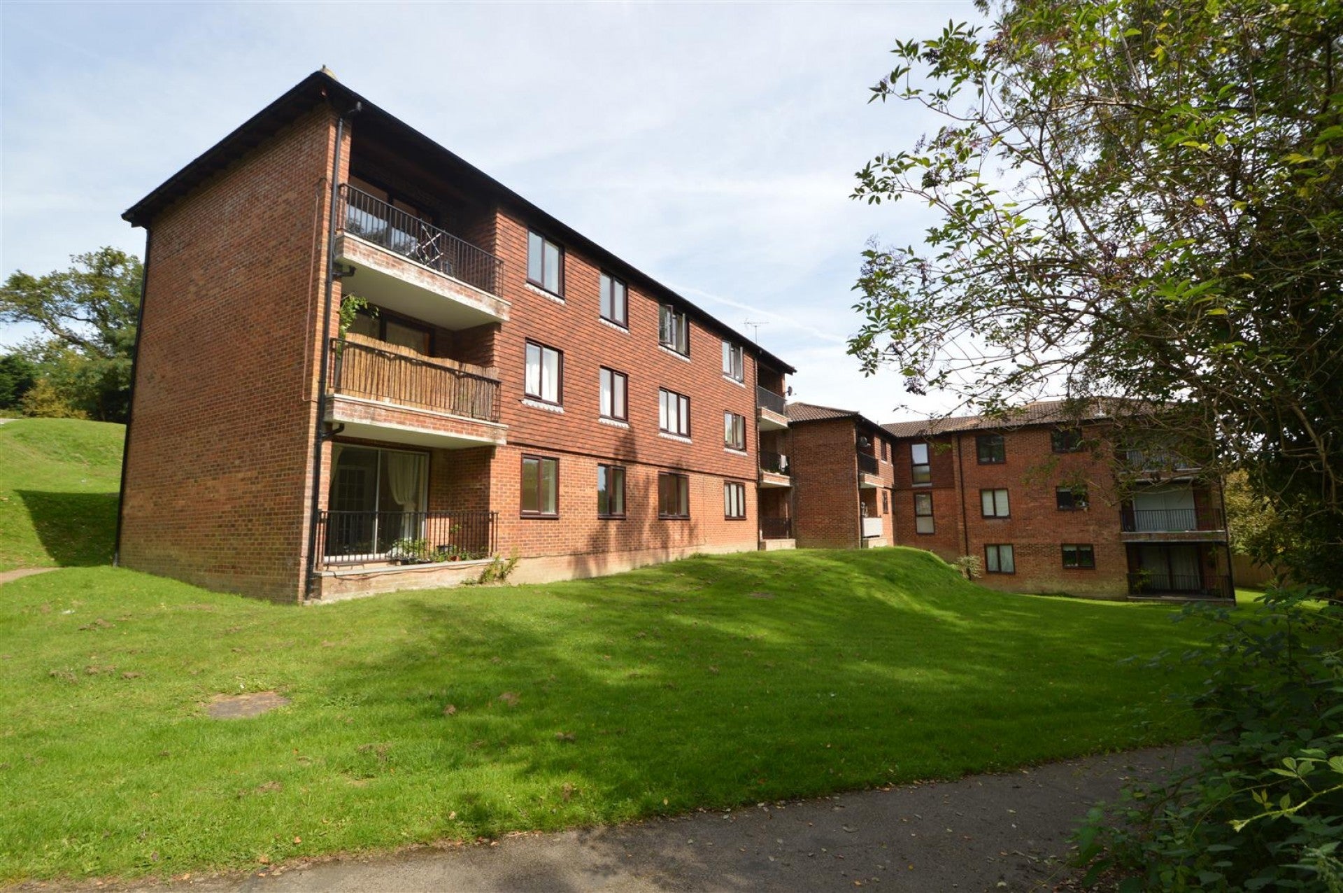 Flat Hilders Farm Close in Wealden
