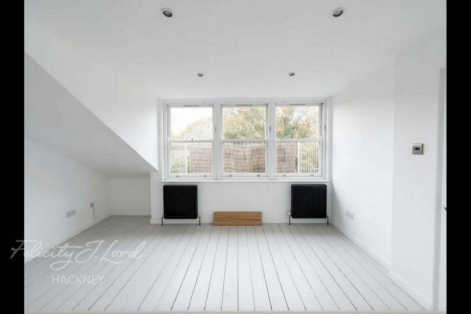 Flat Evering Road in Greater London