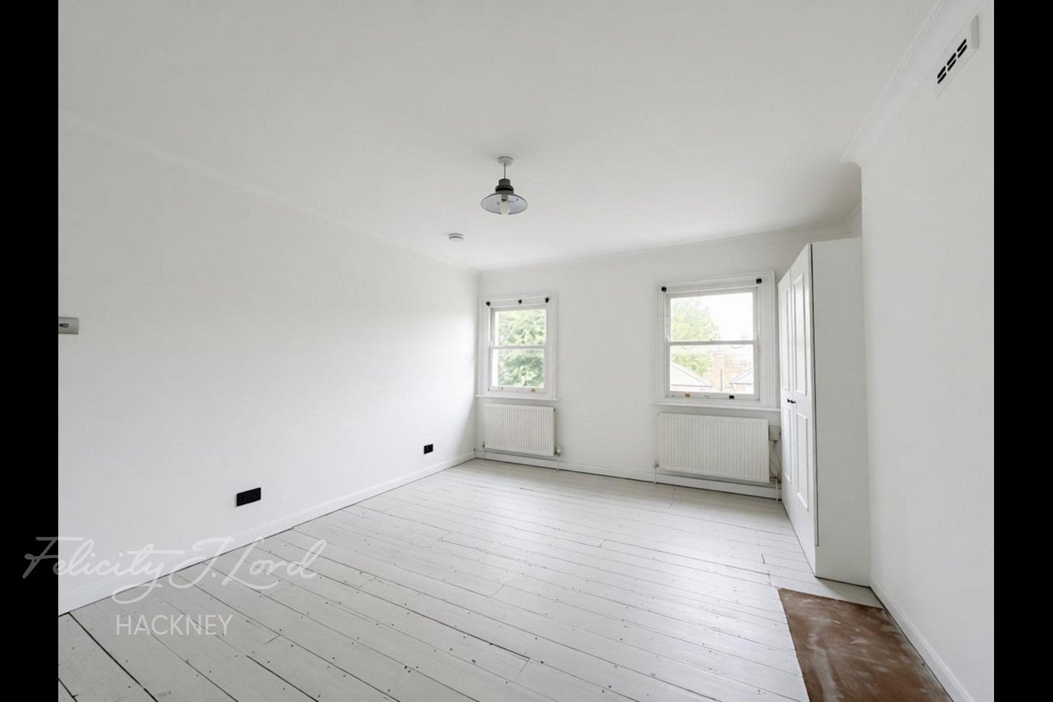 Flat Evering Road in Greater London