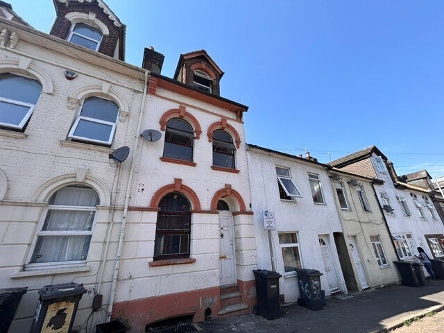 Flat Cardigan Street in Luton
