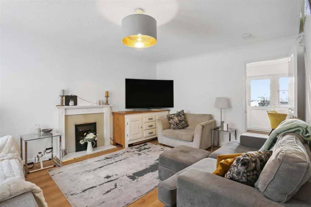 House Hadleigh Close in London