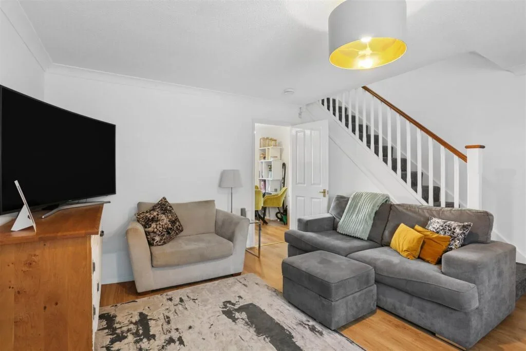 House Hadleigh Close in London