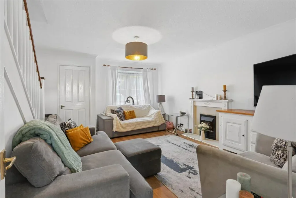 House Hadleigh Close in London