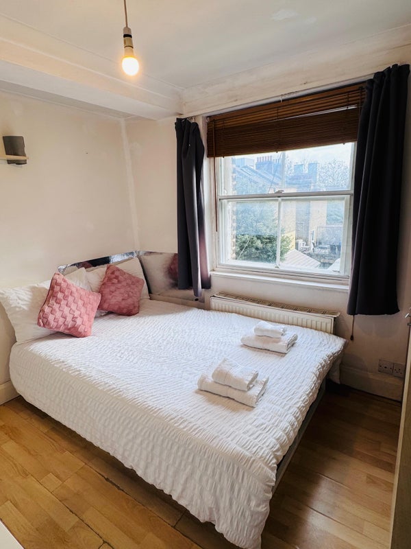 Room Kennington Lane in Greater London