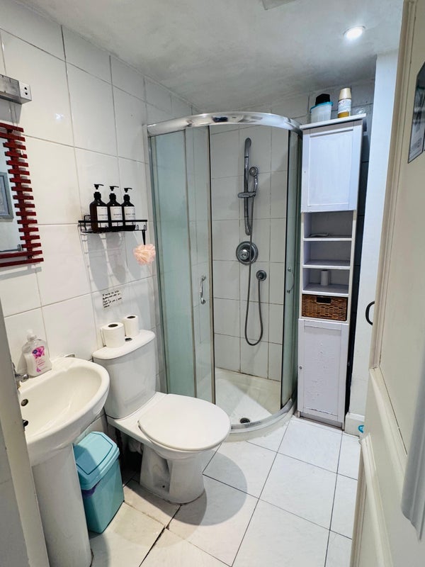 Room Kennington Lane in Greater London