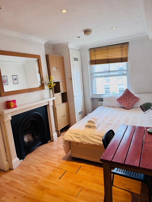 Room Kennington Lane in Greater London