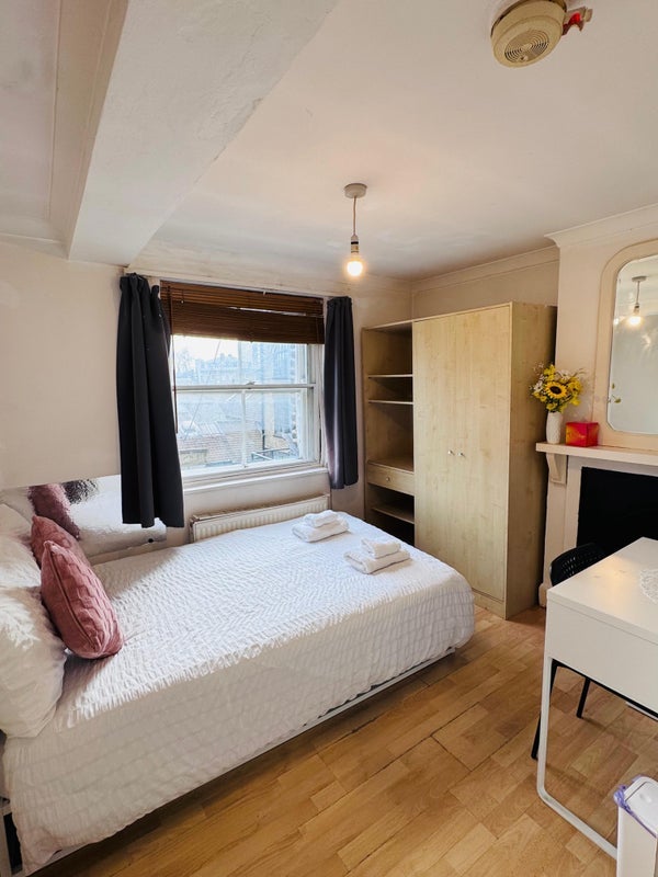 Room Kennington Lane in Greater London