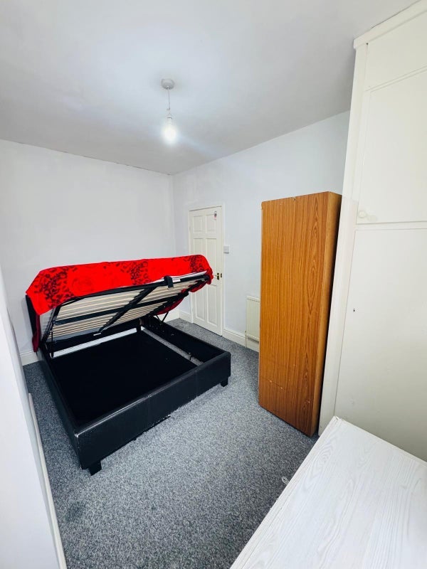 Room Beatrice Road in Leicester