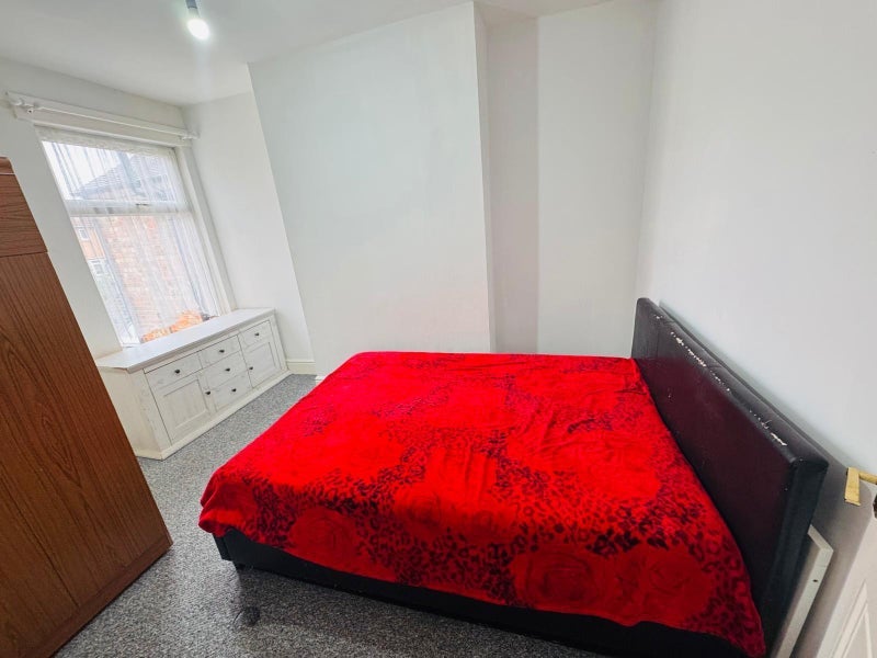 Room Beatrice Road in Leicester
