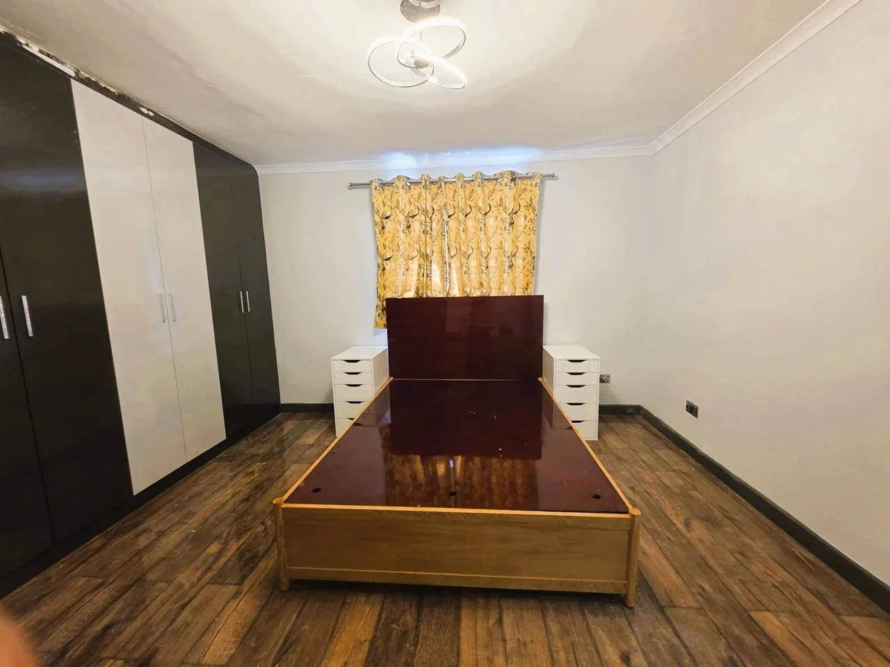 Room Station Parade in Greater London