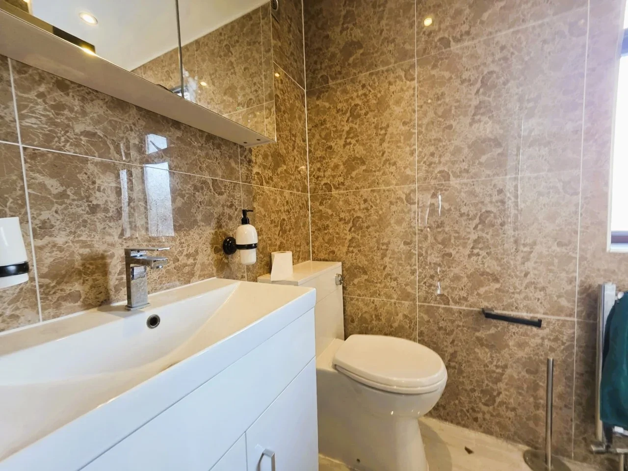 Room Station Parade in Greater London