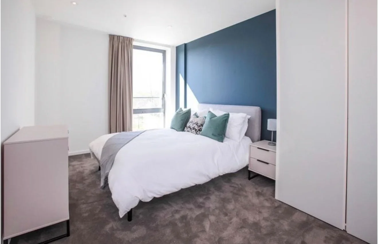Flat Quince Road in Greater London