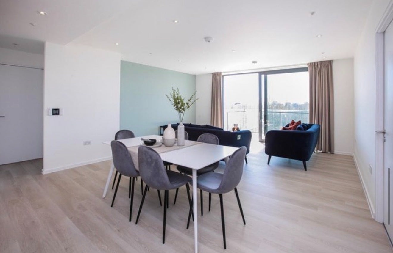 Flat Quince Road in Greater London