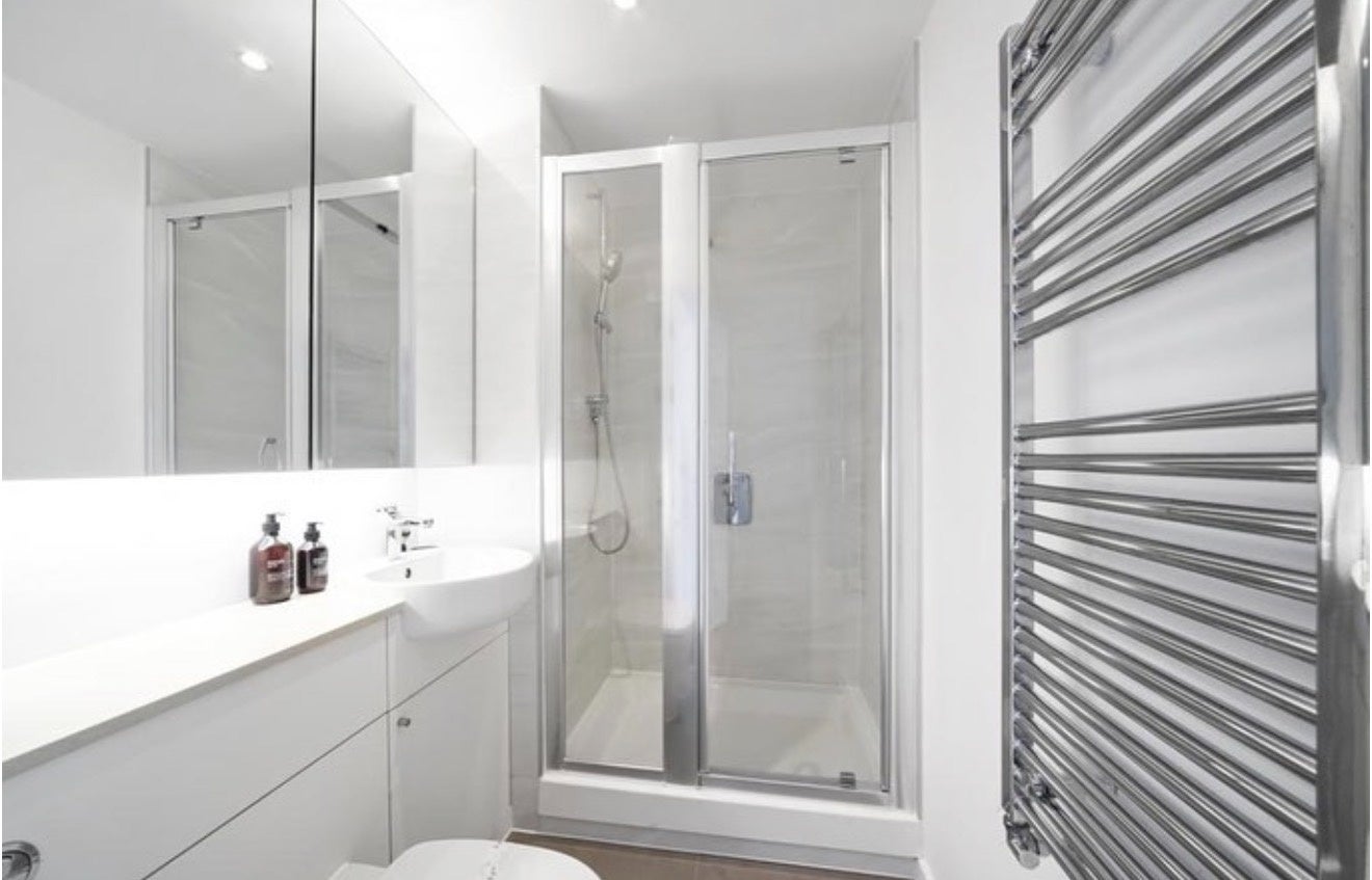 Flat Quince Road in Greater London