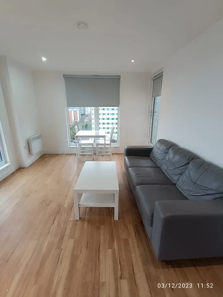 Flat Elmira Way in Salford