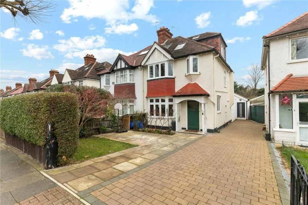 House Sutherland Grove in Greater London