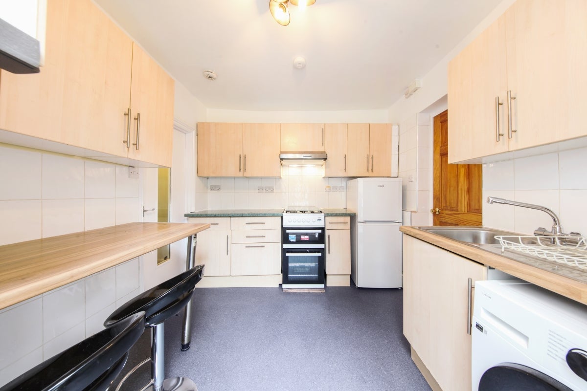 Flat Navigator Square in Greater London