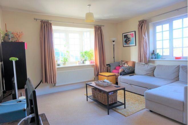 Flat Oakwood Close in Halton